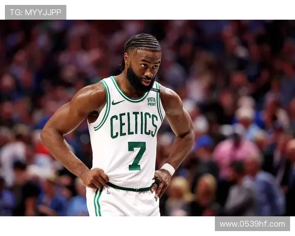 十年时光见证成长杰伦布朗分享新秀时期对比照引发球迷共鸣